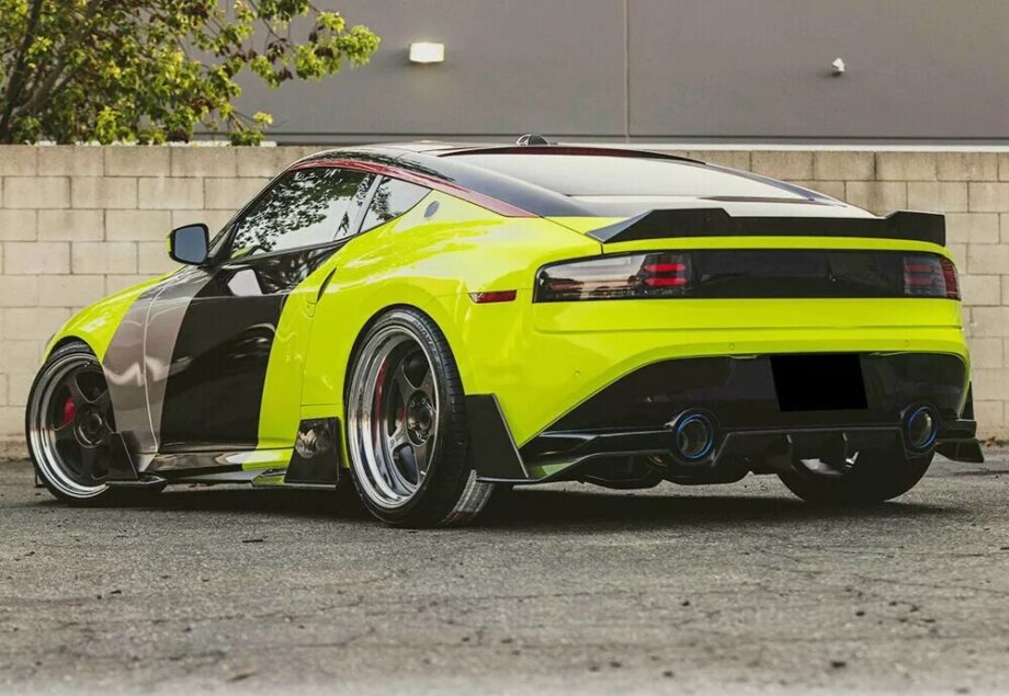 Aggressive Nissan 400Z (RZ34) with dry carbon fiber aero kit