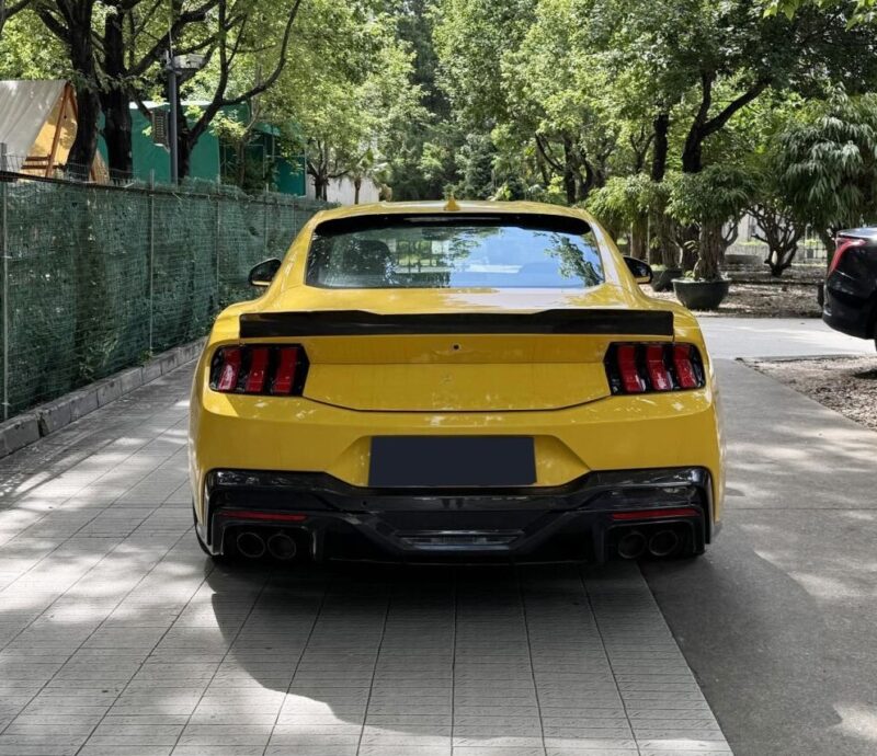 Ford Mustang Dark Horse S650 featuring lightweight carbon fiber trunk spoiler for sleek design and better aerodynamics