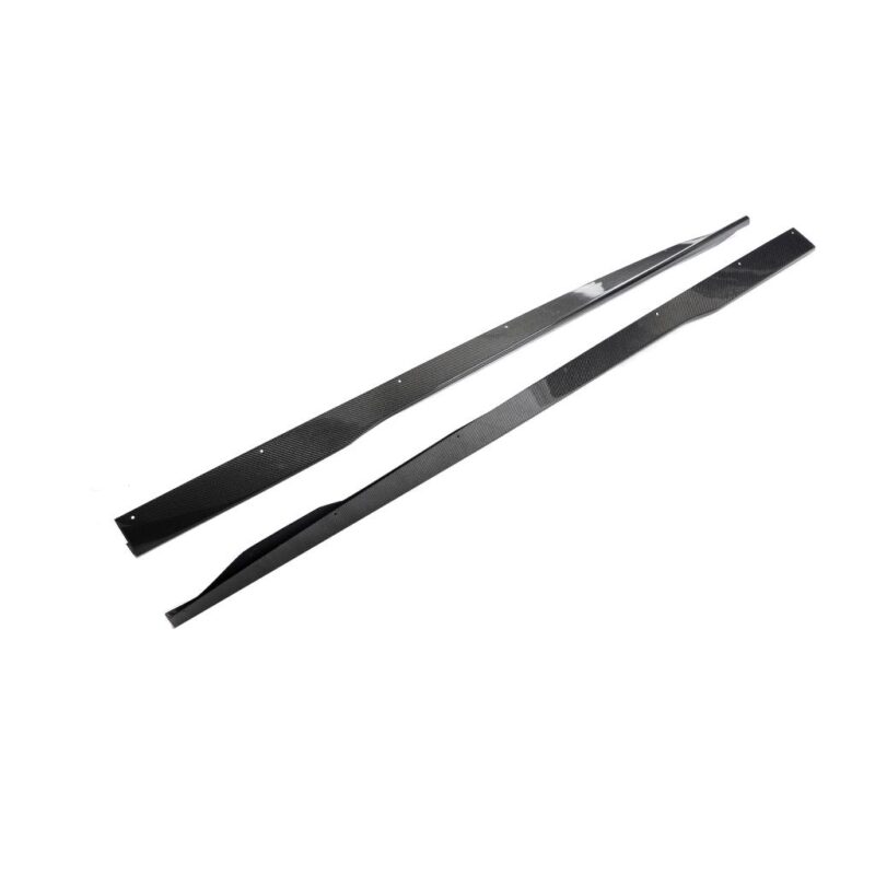 Aggressive carbon fiber side skirts on Ford Mustang (S650)